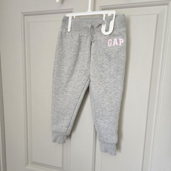 3/$20 GAP Gray Sweatpants / Joggers Size 2 - Picture 1 of 4